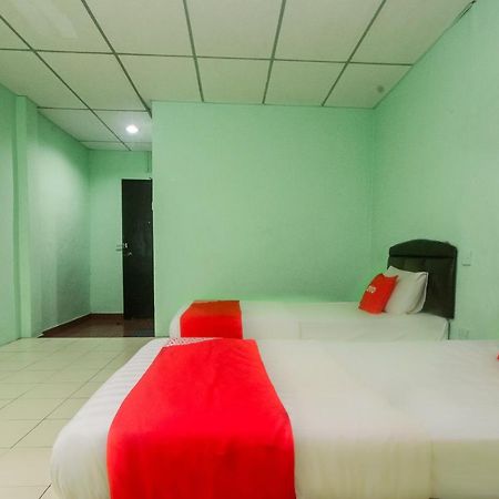 Oyo 90124帕央普里巴鲁酒店 Sarikei 外观 照片